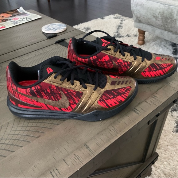 Nike KB Mentality sneakers.  Never worn. - Picture 1 of 3
